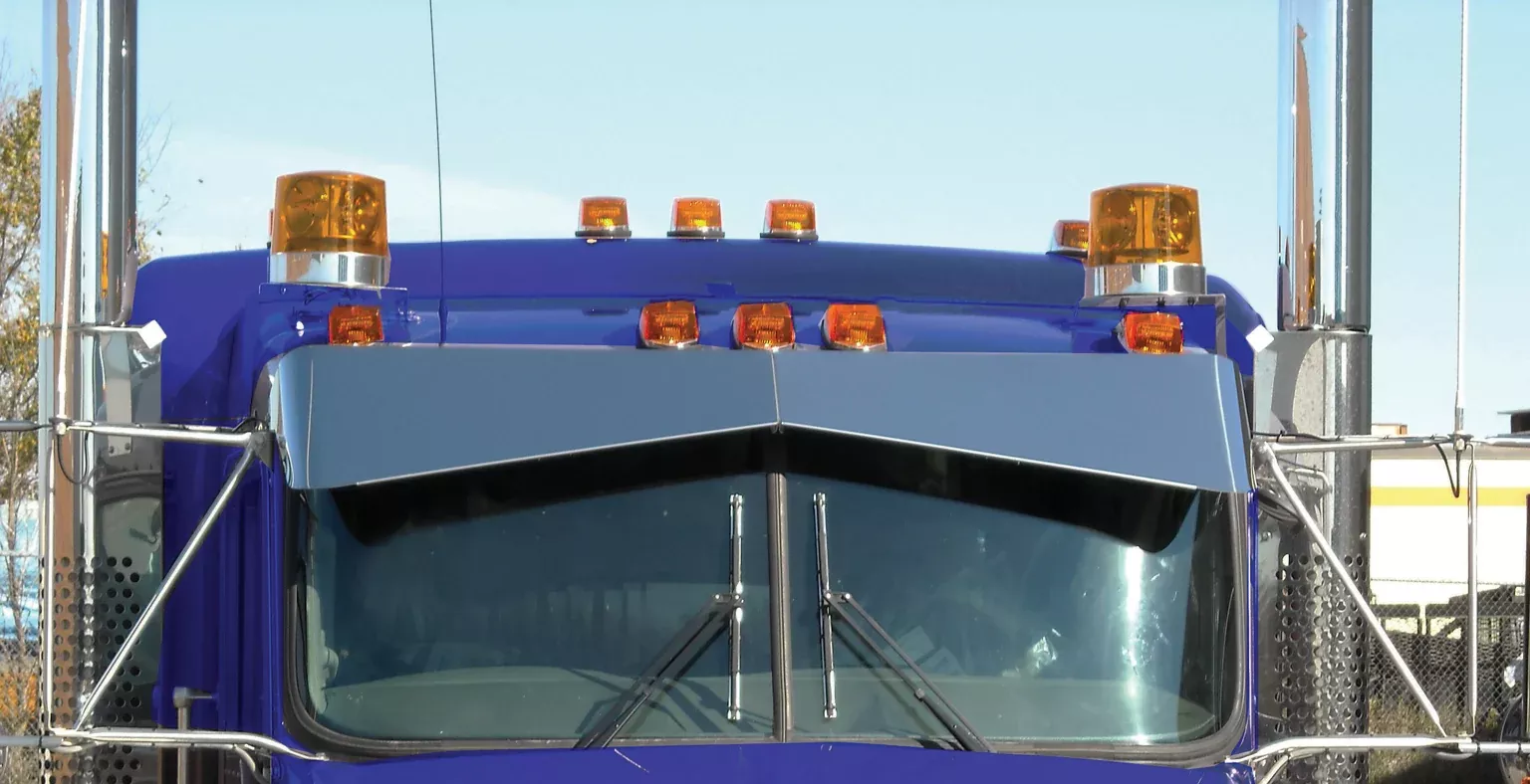 13″ Kenworth W900 Boltless, Bowtie Curved Glass Sun visor 1995+