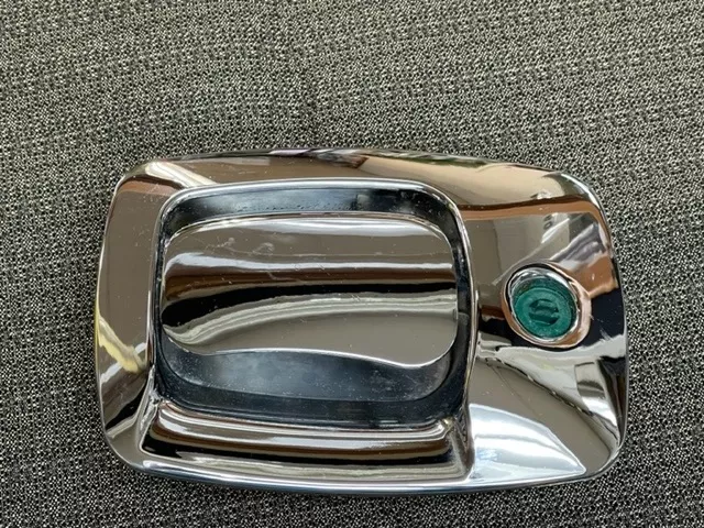 TriMark Right Hand CHROME Baggage Door Latch Assembly22579-01